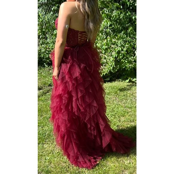 Prom Bay size 6 prom dress in the color wine. Corset with Lace up back & Ruffles - Picture 8 of 9